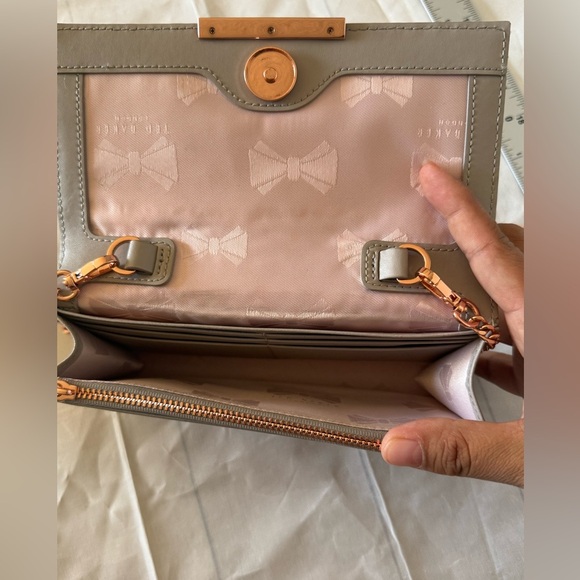 Ted Baker Matinee Quilted Leather wallet w/Rose Gold Chain Crossbody Bag - Picture 4 of 11